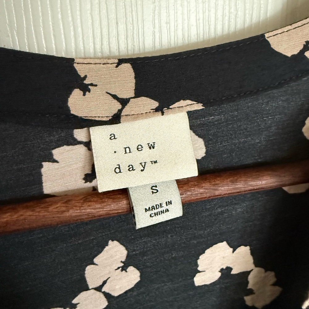 a new day Black Midi Dress with Cream Floral Print and Puff Sleeves - Picture 5 of 16